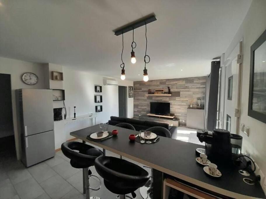 Appartement Spacieux &Tres Calme. Spacious & Very Quiet Apartment. Carros Eksteriør billede